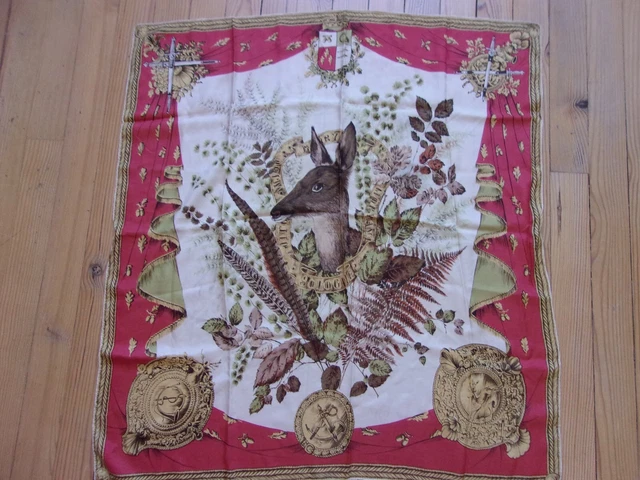 ⭐ VINTAGE foulard en soie véritable roulotté main décor biche plumes style ermes ⭐ VINTAGE foulard en soie véritable roulotté main décor biche plumes style ermes