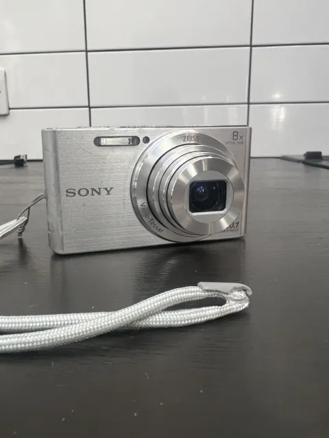 Sony Digital Camera Cybershot DSC-W830 20.1MP Silver With Battery & Memory Card