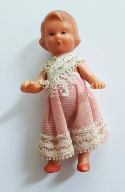 Mädchen mit langem Kleid, ARI Puppe Püppchen Puppenstube, 8 cm
