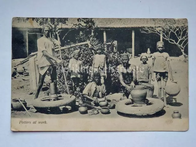 INDIA BOMBAY MUMBAI Potters at Work Old Postcard AK