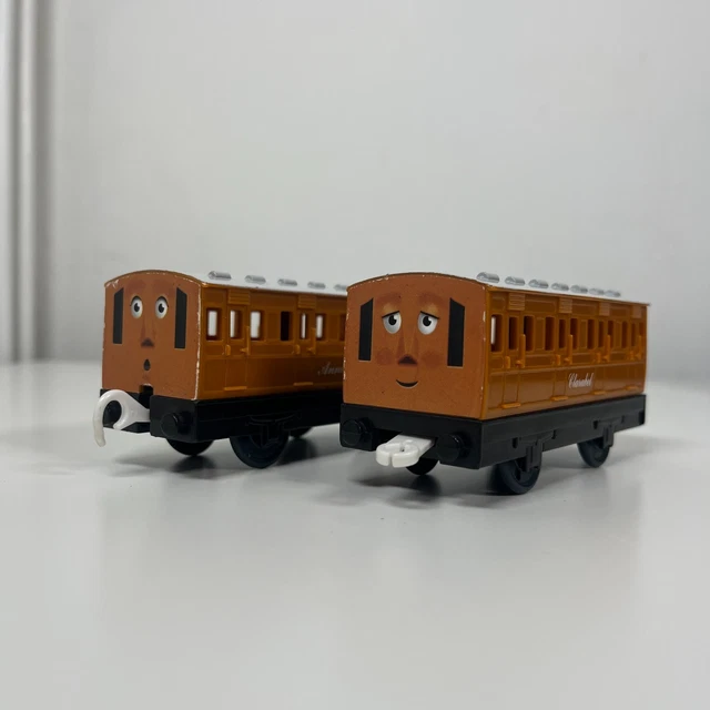 TOMY TRACKMASTER THOMAS the Tank Engine Coaches - Annie and Clarabel £ ...