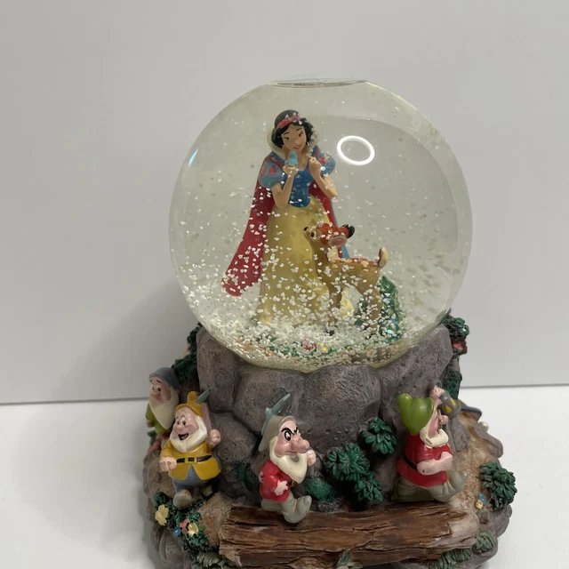 WALT DISNEY'S SNOW White & the Seven Dwarfs Musical Snow Globe plays