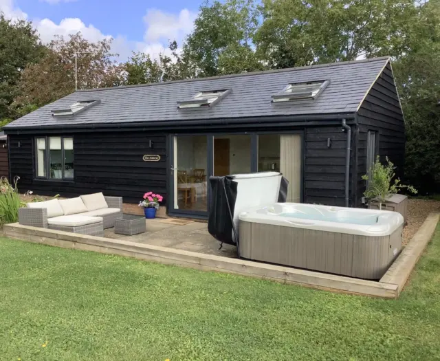 Romantic Break + Hot Tub in Northants Countryside  5th - 8th December (3 Nights)