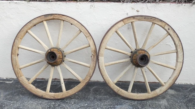 Antigua PAREJA de RUEDAS de madera de 76 CM. Para carro de labranza, decoración.