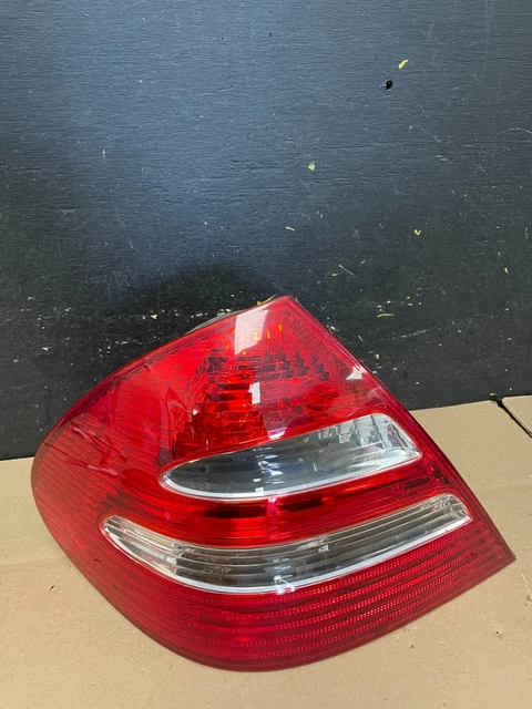 No led 2003-2006 Mercedes E320 Sedan Left Driver RH Side Tail Light 1070G DG1