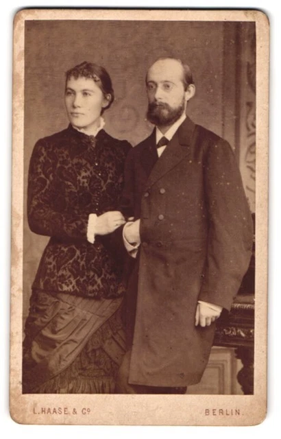 Fotografie L. Haase & Comp., Berlin, Unter den Linden 62-63, Junges Paar in hüb