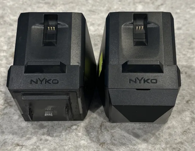 NYKO Charging Dock 83230-E14 PlayStation 4 PS4 Charge Duo Block