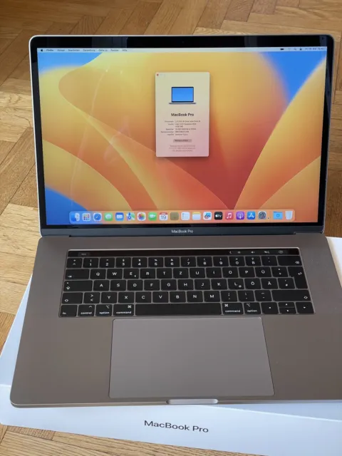 Apple MacBook Pro 15" A1990 2019 / VEGA 16 / Intel 2,3 GHz i9 / unità di memoria a stato solido 1 TB / 32 GB