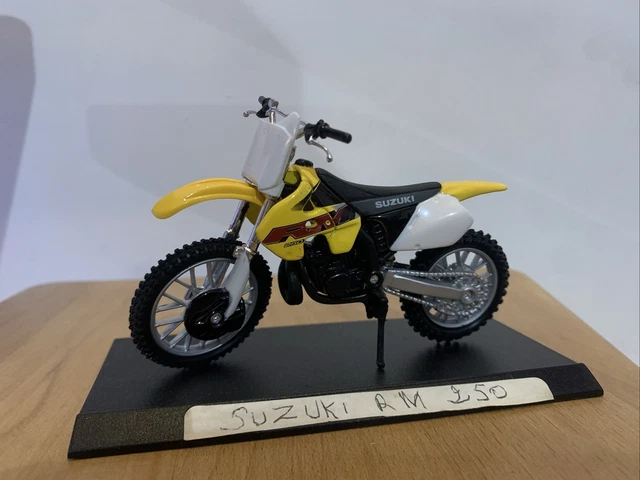 MODELLINO TOP MOTO - SUZUKI RM 250 1:18 (Maisto)