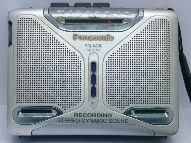 Lecteur de cassettes Walkman Panasonic RQ A 200 Fonctionne sur adaptateur...