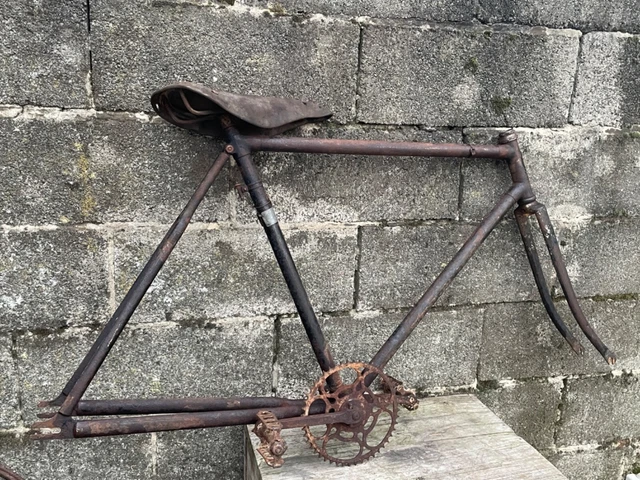 ancien cadre course randonneuse Velo Ancien vieux cycle français fixie ancien cadre course randonneuse Velo Ancien vieux cycle français fixie