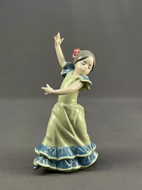 Lladro LOLITA 7 1/2" Spanish Flamenco Dancing Girl #5192 Porcelain Figurine MINT Lladro LOLITA 7 1/2" Spanish Flamenco Dancing Girl #5192 Porcelain Figurine MINT