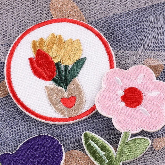 REQAG 44 Pièces Patchs Coeur Multicolore Mignon Mini Coeur Patchs Brodés Coeur Patches à Repasser Pour Vêtements Vestes Chapeaux Sacs à Dos Jeans Réparation Décorations Accessoires De Bricolage