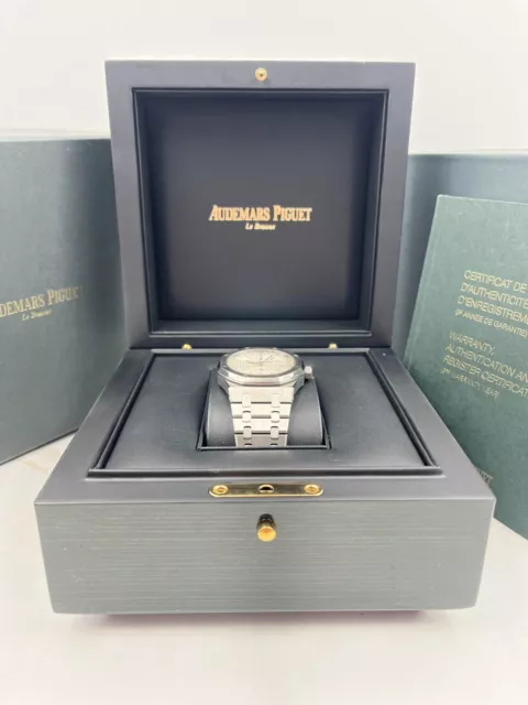 Audemars Piguet Royal Oak 41mm Silver/White Dial 15400ST Pre-Owned 2016