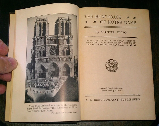 VINTAGE HUNCHBACK OF NOTRE DAME LON CHANEY MOVIE TIE-IN HARDBACK BOOK w/ PHOTOS