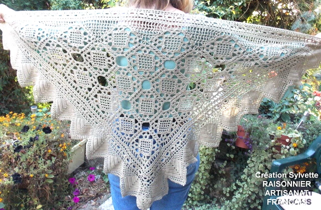 Châle Noir En Crochet Fait Main En France Par Sylvette Raisonnier - Création Unique Maminou, Sur Mesure