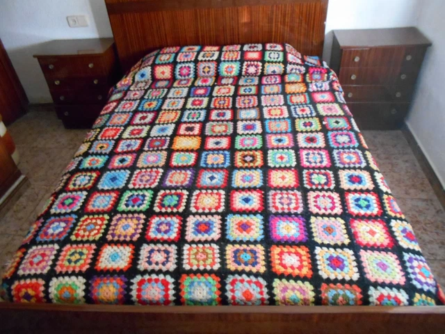Cubrecama de ganchillo cuadros varios colores hecha a mano para camas 135 cm