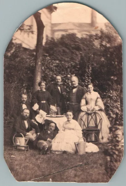 CDV superbe Photo ancienne d'une Famille Aristocrate dans le jardin. Photo 1860'