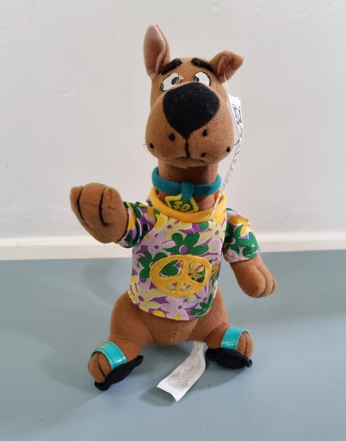 Play By Play Plüsch SCOOBY DOO – 20 Cm, Braun – Offizielles Kuscheltier – Für Fans & Kinder Play By Play Plüsch SCOOBY DOO – 20 Cm, Braun – Offizielles Kuscheltier – Für Fans & Kinder