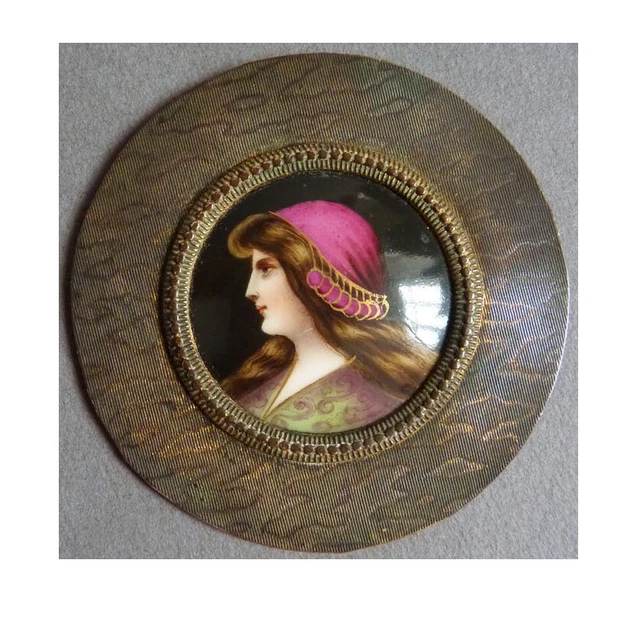 Broche Médaillon Porcelaine De Limoges - Scène Romantique, Laiton Doré, Occasion