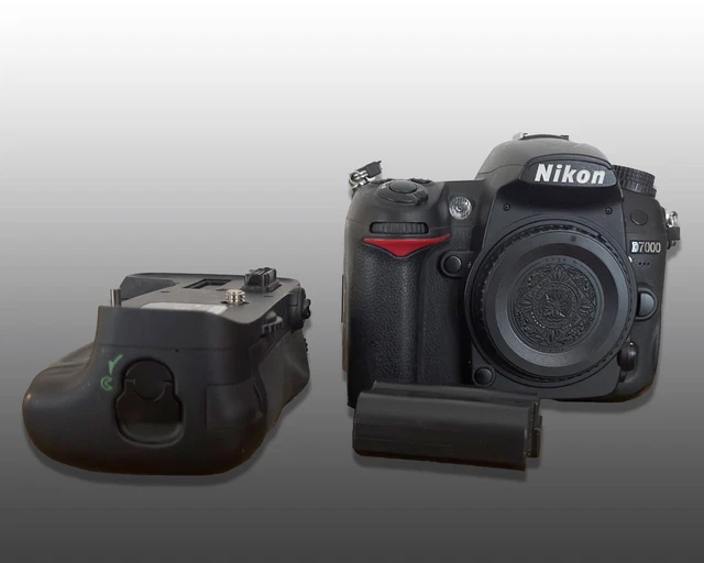 Nikon D D7000 16.2 MP Digital SLR Camera - Black +Genuine OEM Nikon MB-D11 Batte