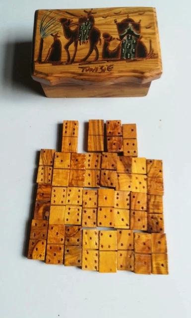 Nagina International Boîte à Jeux En Bois Massif – Cartes, Dominos, Dés – Cadeau Ancien Style Voyage