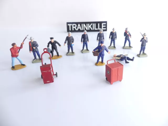 (5) Personnages + Accessoires En Plastique Pompiers Echelle O