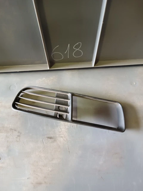 Grille De Phare Antibrouillard Gauche Pour Audi A3 8P S3 (2006-2008) - Pièce Remplacement Référence 8P0807681D