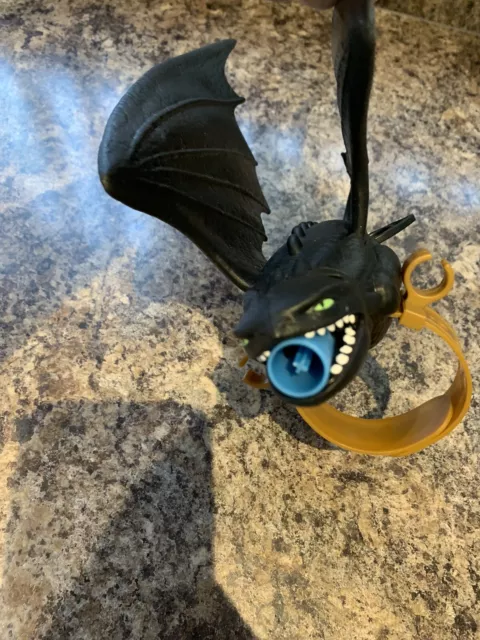 https://www.picclickimg.com/tDIAAOSwaLRhzyJH/How-to-Train-your-Dragon-Toothless-Wrist-Launcher.webp