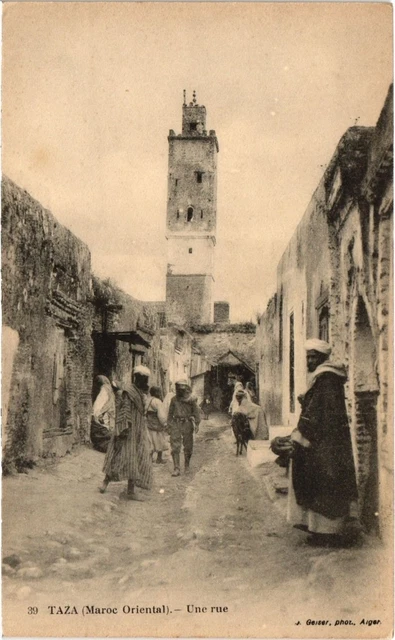 CPA AK MAROC Geiser TAZA Une rue (69101)
