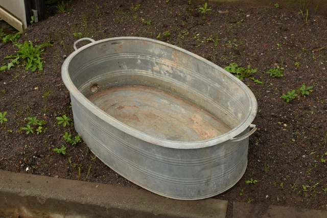 ALTE ZINK WANNE Kinderbadewanne Pflanzkübel Gartenteich Gartendeko
