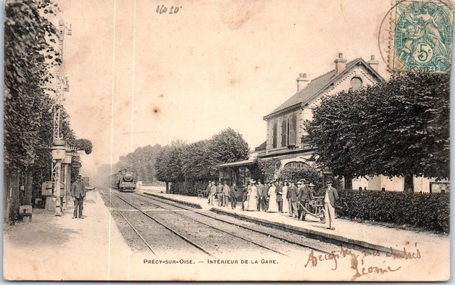 60 PRECY SUR OISE - train station interior -
