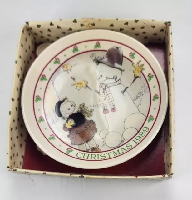 Enesco 1989 Christmas small Memories of Yesterday Collectible Plate Original box