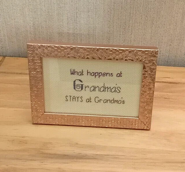 Was passiert bei Oma's - handgefertigtes Geschenk im Kreuzstich