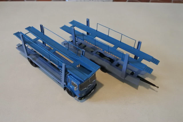 Miniature Ixomodels MAN 4x2 Bleu Avec Remorque Porte-voitures, échelle 1/43