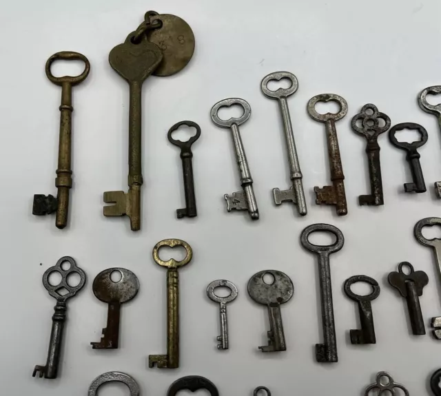 27 Skeleton Keys Antique Vintage Nice Assortment 2