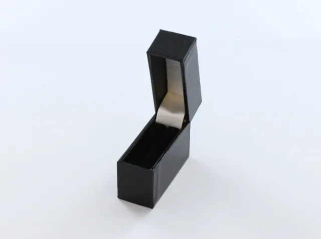 Coingallery Slim Leatherette Jewellery Gift Ring Box: Satin-lined Black