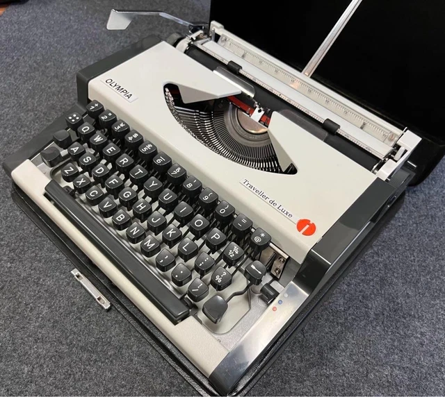 OLYMPIA Traveller de Luxe Typewriter Alphabet Vintage Rare With Black Case Japan