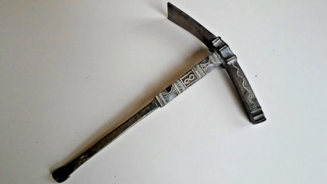 Art Ethnique Afrique  Marteau Sel ou sucre. Bronze /laiton DEGGADA.. ciselures.