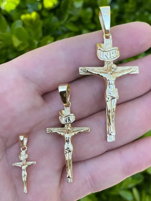 Colgante de Crucifijo de Jesús con cruz de plata maza 925 en baño de oro