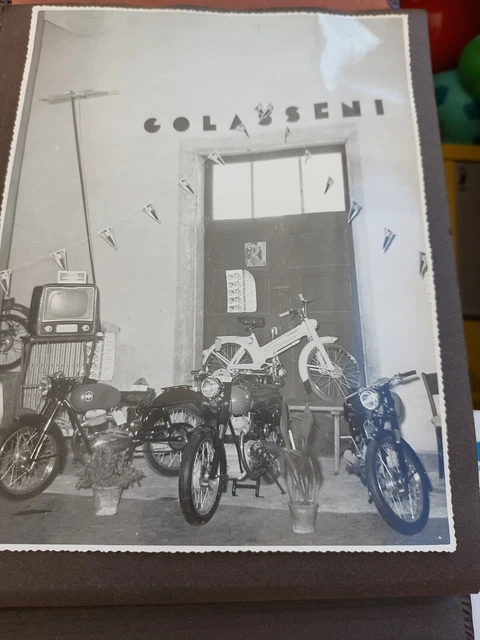 Foto Concessionaria Colasseni Moto anni 50 60 mostra fiera