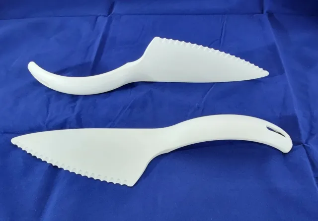 2X Cuchillo Cortador de Pasteles Pastelería Corte N Serción Tupperware Borde Serrado Blanco