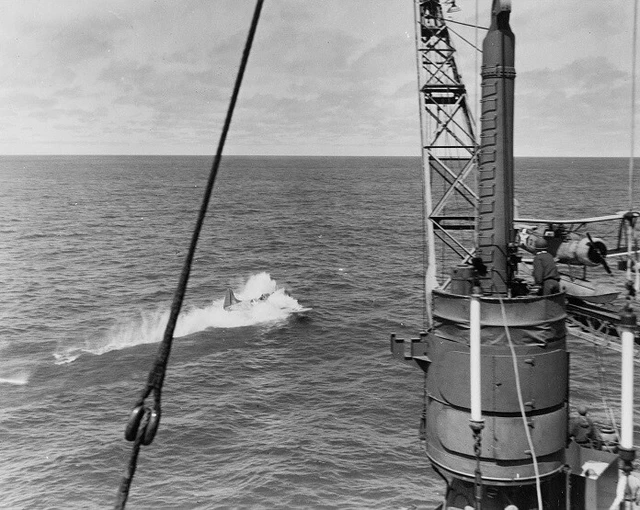 U.S. NAVY PILOT ditching during Battle of Midway USS Astoria 8x10 WWII