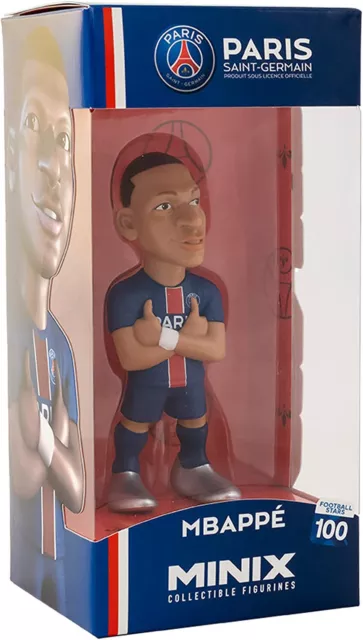Figurine Mbappé miniature en joueur du PSG avec les bras croisés