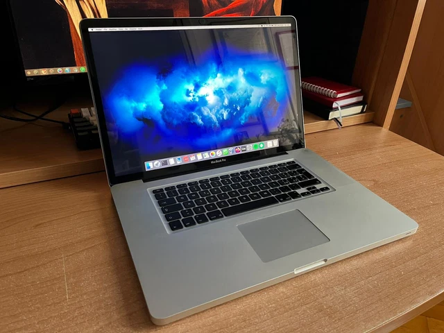 Apple Macbook Pro 17" intel i7 16GB RAM 156GB SSD