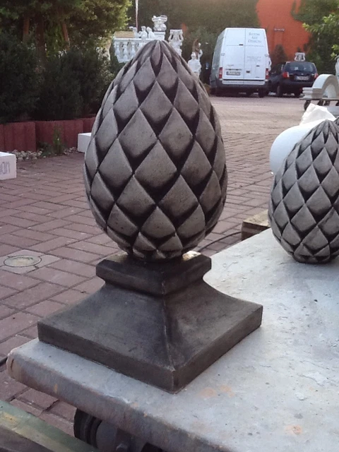 Linoows Keramik-Pinienzapfen Deko – Barock-Stil, 27 Cm Hoch – Nostalgie-Skulptur Für Innen