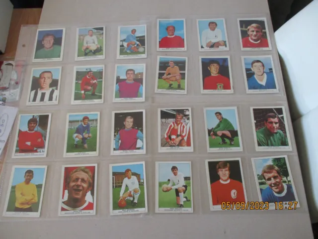 Nabisco Foods Footballers 1970 set completo di 24 carte in maniche incl. George Best