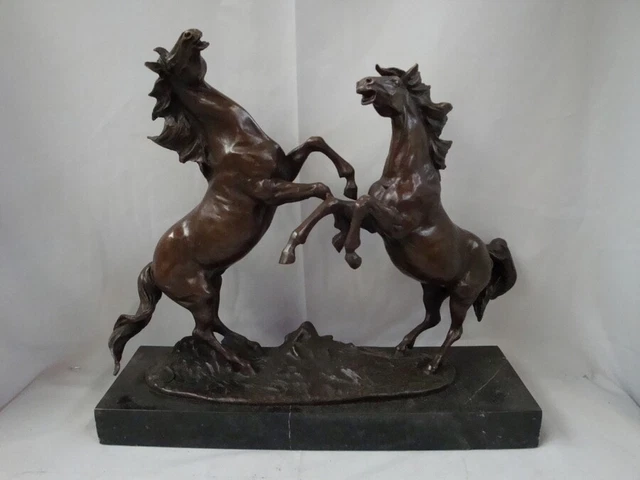 Estatua Caballo Fauna Art Deco Estilo Art Nouveau Estilo Bronce sólido Firmado