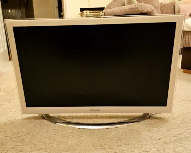 Samsung UE22H5610AK  22" 1080p Smart TV in Complete With Remote and Dab Aerial