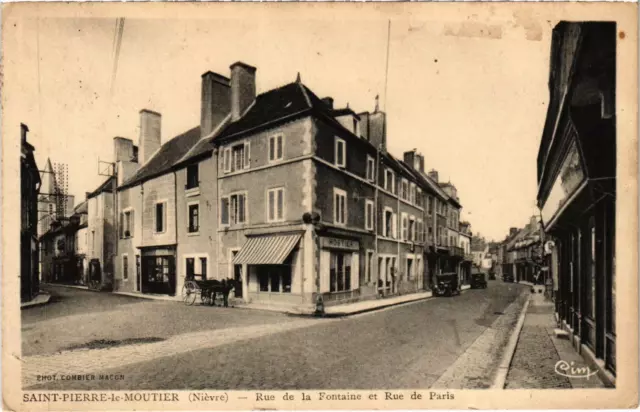 CPA St-PIERRE-le-MOUTIER Rue de la Fontaine et Rue de Paris Nievre (100447)